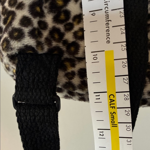 VTG 90’s Y2K Fur-Totes Leopard Print Soft and Plush Backpack  Adj Straps (OSFM) - Picture 4 of 9